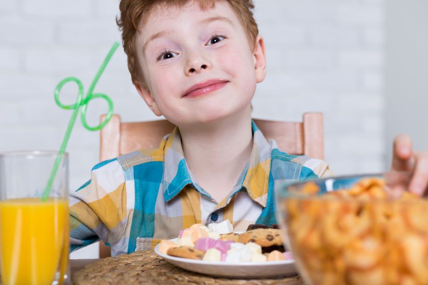 Makanan Manis Bikin Anak Hiperaktif?
