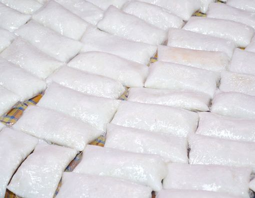 Amankah Makan Lontong yang Dimasak dengan Kantong Plastik?