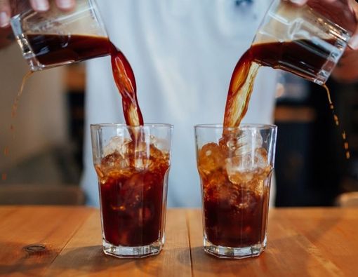 Kopi Hitam Biasa vs Cold Brew, Mana Lebih Sehat?