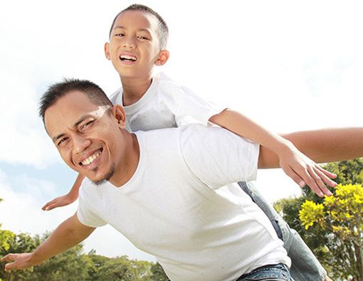 Peran Ayah dalam Mengajarkan Anak Puasa Pertama