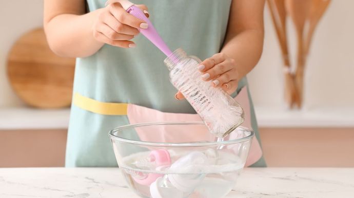 Bolehkah Mencuci Botol Bayi Dengan Air Panas, Ini Alasannya