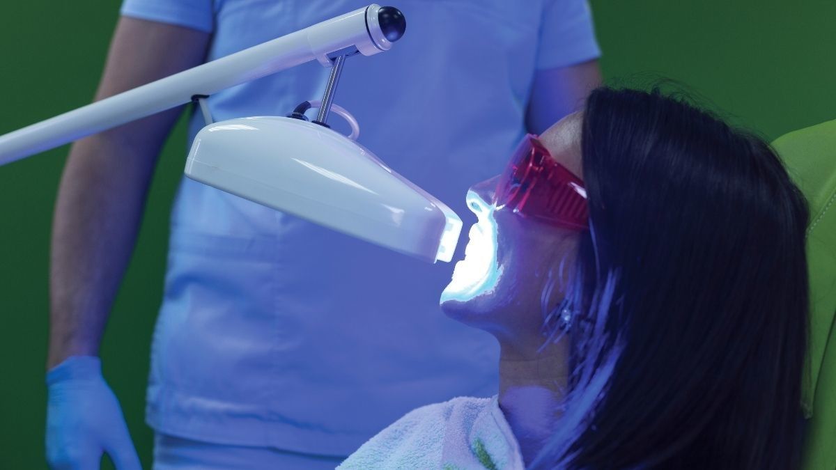 Mengatasi Gigi Sensitif dengan Laser