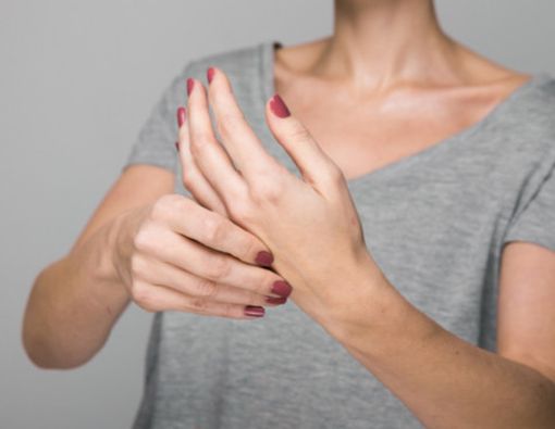 Jangan Anggap Remeh Tangan Gemetar! Ini Penyebabnya