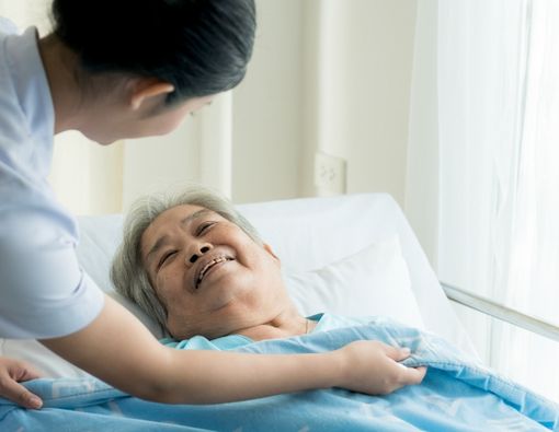 Plus-Minus Menitipkan Orang Tua ke Panti Jompo