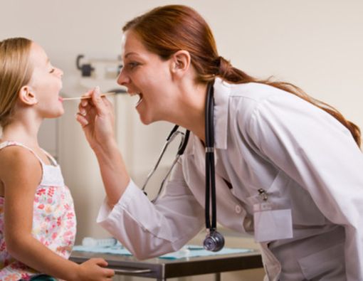 Perlukah ke Dokter Saat Anak Kena Radang Tenggorokan?