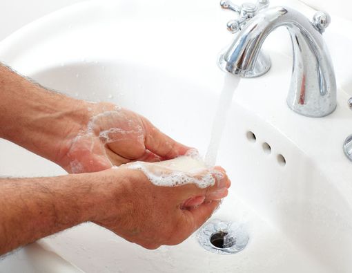 Mengapa Harus Mencuci Tangan Pakai Sabun?