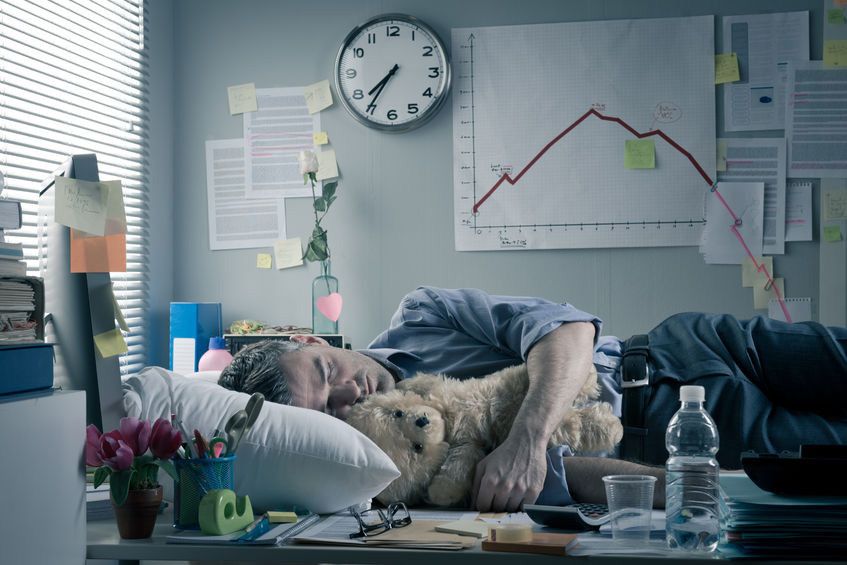 Lakukan Ini Sebelum dan Sesudah Lembur Agar Tak Mudah Sakit