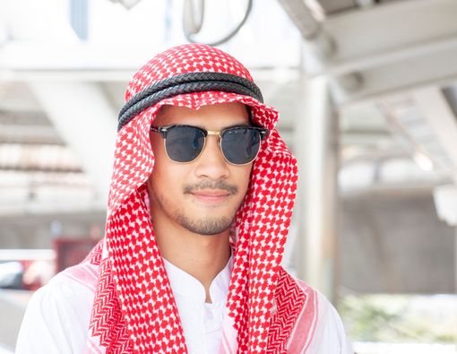 Tips Memilih Kacamata Hitam untuk Jemaah Haji Saat di Tanah Suci