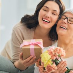 Tak Akrab dengan Ibu? Ini Cara Ucapkan Selamat Hari Ibu