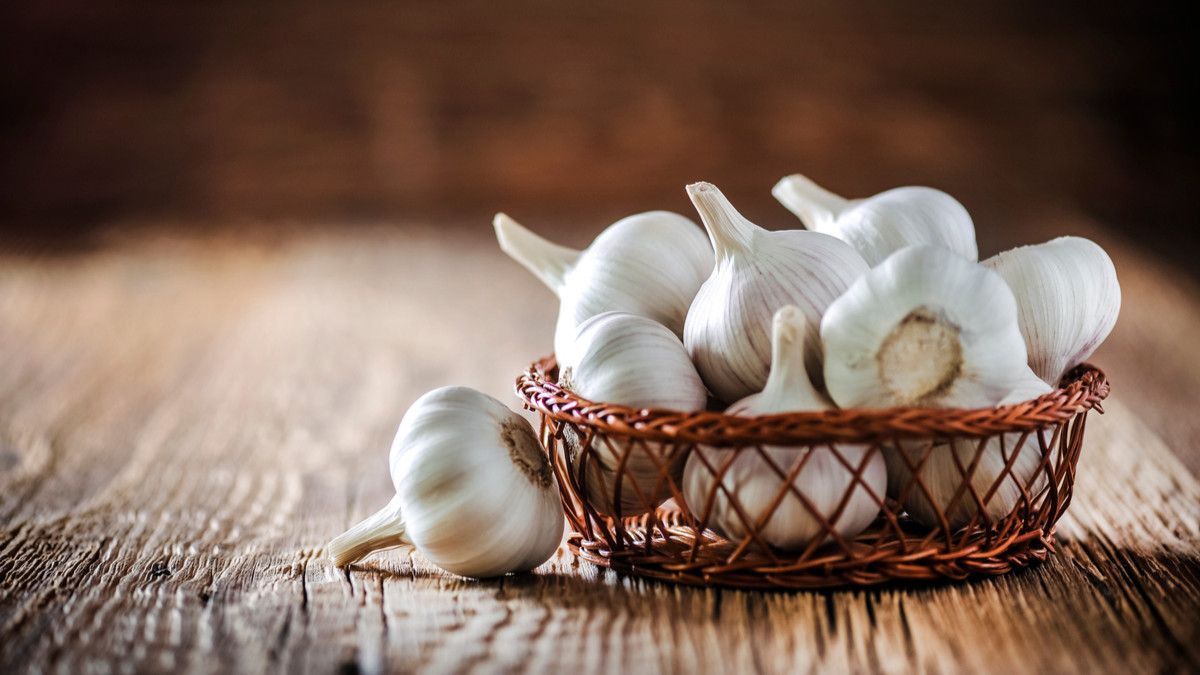 Benarkah Bawang Putih Bisa Turunkan Kadar Kolesterol Tinggi? (Krasula/Shutterstock)