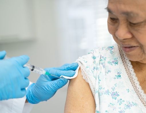 Mengenal Jenis Vaksin Flu yang Cocok untuk Lansia