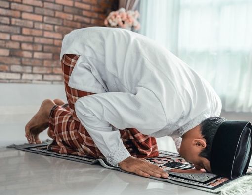 Selain Tak Terpuji, Sujud Freestyle Juga Berbahaya bagi Tubuh