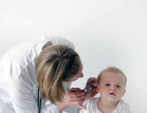 Bagaimana Mendeteksi Telinga Tuli pada si Kecil?