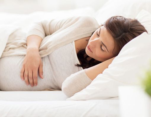 Posisi Tidur yang Tepat saat Hamil 8 Bulan