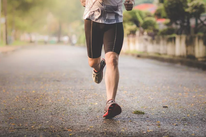 Turunkan Berat Badan, Efektif dengan Lari Sprint atau Joging?