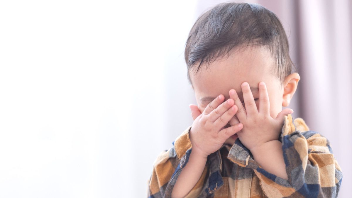 Tips Membantu Anak Pemalu Jadi Lebih Berani