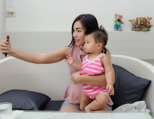 Baca Aturan Ini Sebelum Posting Foto Anak di Media Sosial