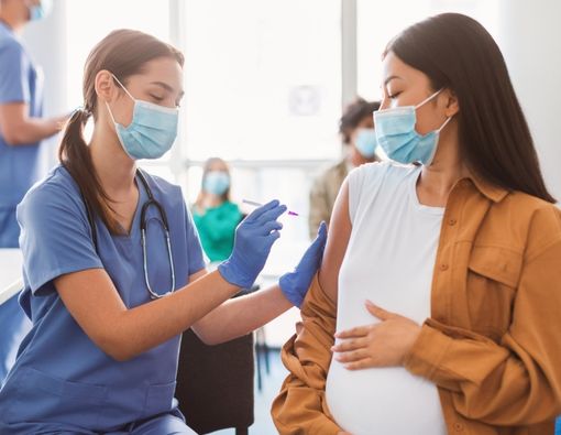 Vaksinasi COVID-19 Saat Hamil Bisa Melindungi Bayi