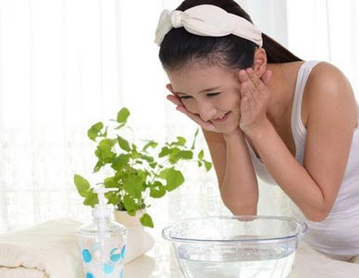 6 Dosa yang Sering Dilakukan Ketika Membersihkan Wajah