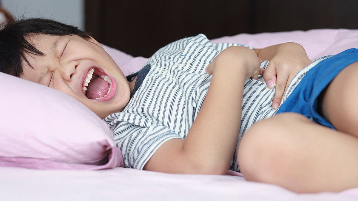 Tips agar Si Kecil Tidak Sembelit saat Puasa