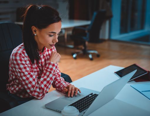 Waspadai Penuaan Dini Akibat Sering Lembur