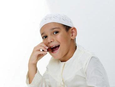 9 Cara Mengajari Anak Berpuasa