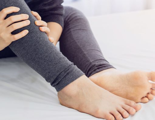 Jangan Panik, Ini Cara Mengatasi Kaki Kram Tiba-Tiba Saat Tidur