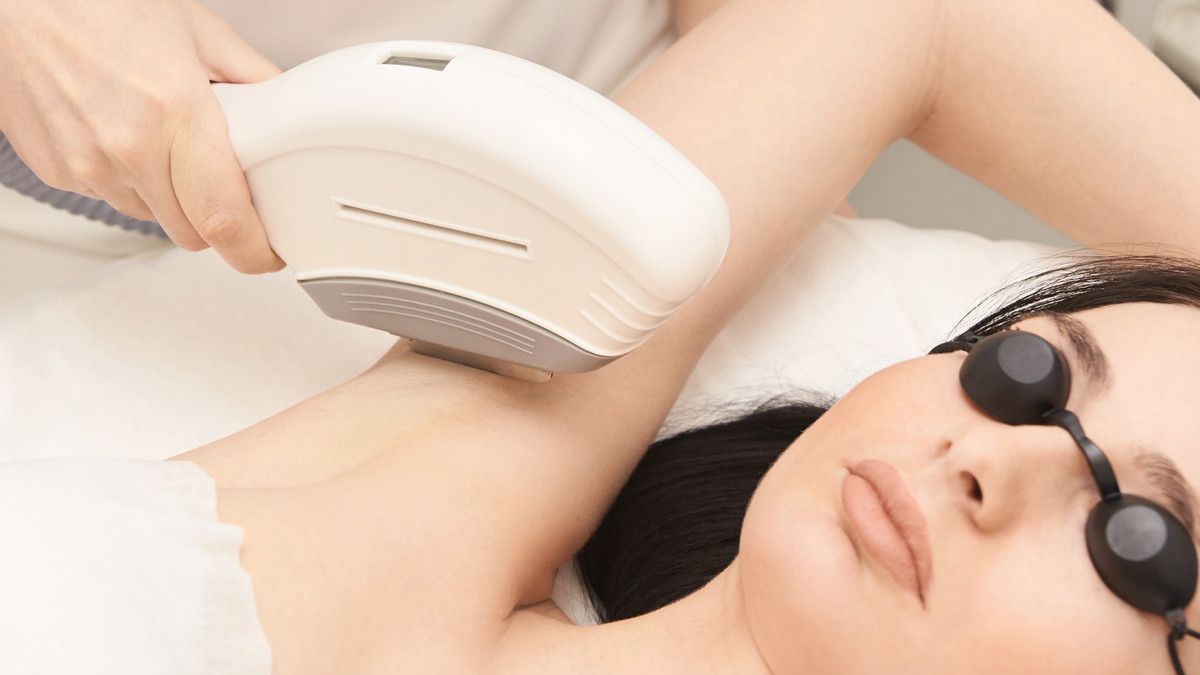 Menghilangkan Bulu Ketiak dengan Terapi Intense Pulsed Light