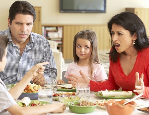 PSBB Virus Corona Diperpanjang Saat Puasa, Hati-Hati Konflik Keluarga!