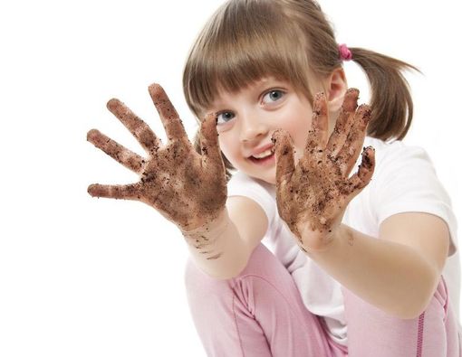 Waspada, Ini Dampak Bermain Kotor Bagi Anak