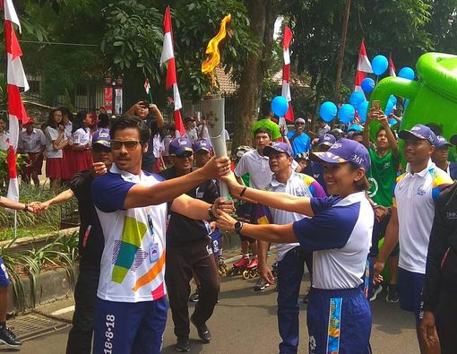 Solusi Atasi Sakit Kepala Saat Ikut Kirab Obor Asian Games