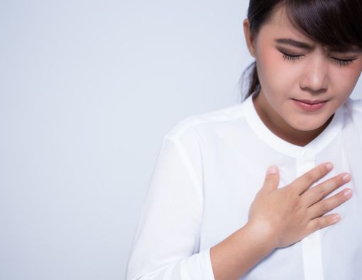 Berbagai Penyebab Dada Sakit Saat Bersin