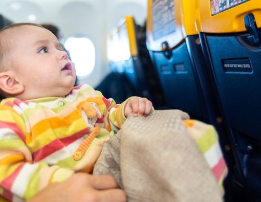 Batas Usia Aman bagi Bayi untuk Dibawa Bepergian