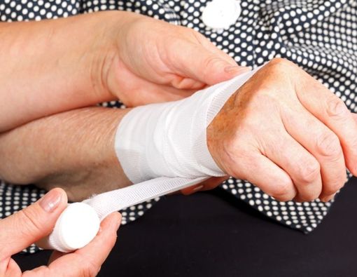 Pertolongan Pertama pada Patah Tulang Pergelangan Tangan