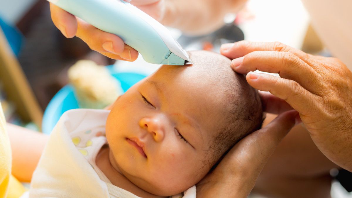 Perlukah Mencukur Rambut Bayi?