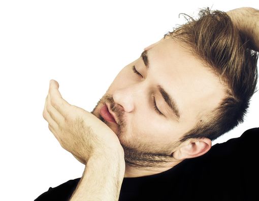 Bahaya Memutar Leher hingga Berbunyi