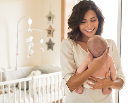 Bedong pada Bayi, Perlukah Dilakukan?