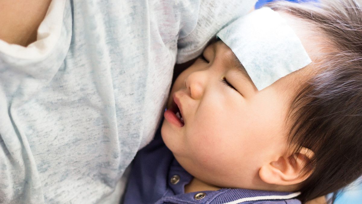 Menangani Demam Setelah Imunisasi