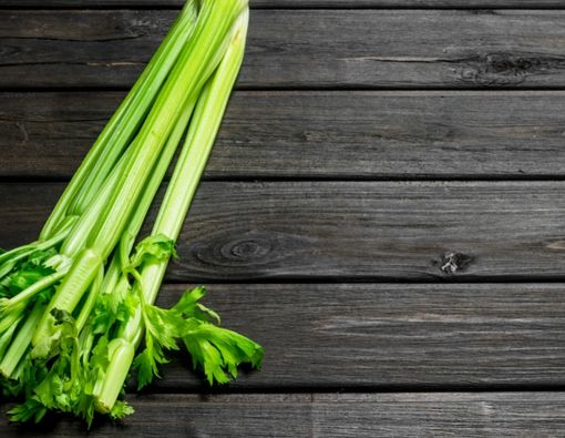 Menyingkap Manfaat Sikat Gigi Menggunakan Seledri