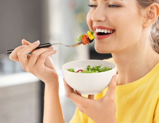 7 Tips Pola Makan yang Sehat Saat Haid - KlikDokter