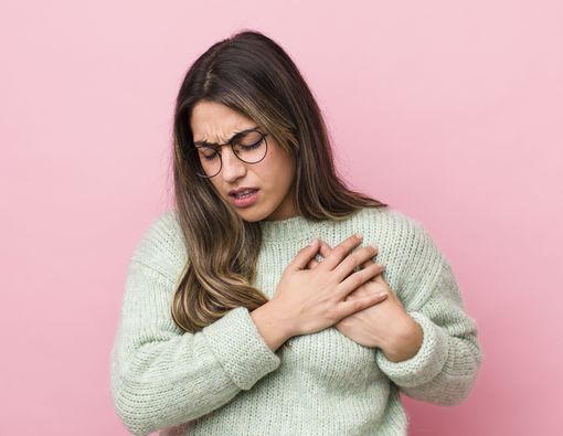 Jangan Panik Dulu! Ini 6 Penyebab Benjolan di Payudara Sebelah Kanan & Langkah Medis yang Harus Dijalani