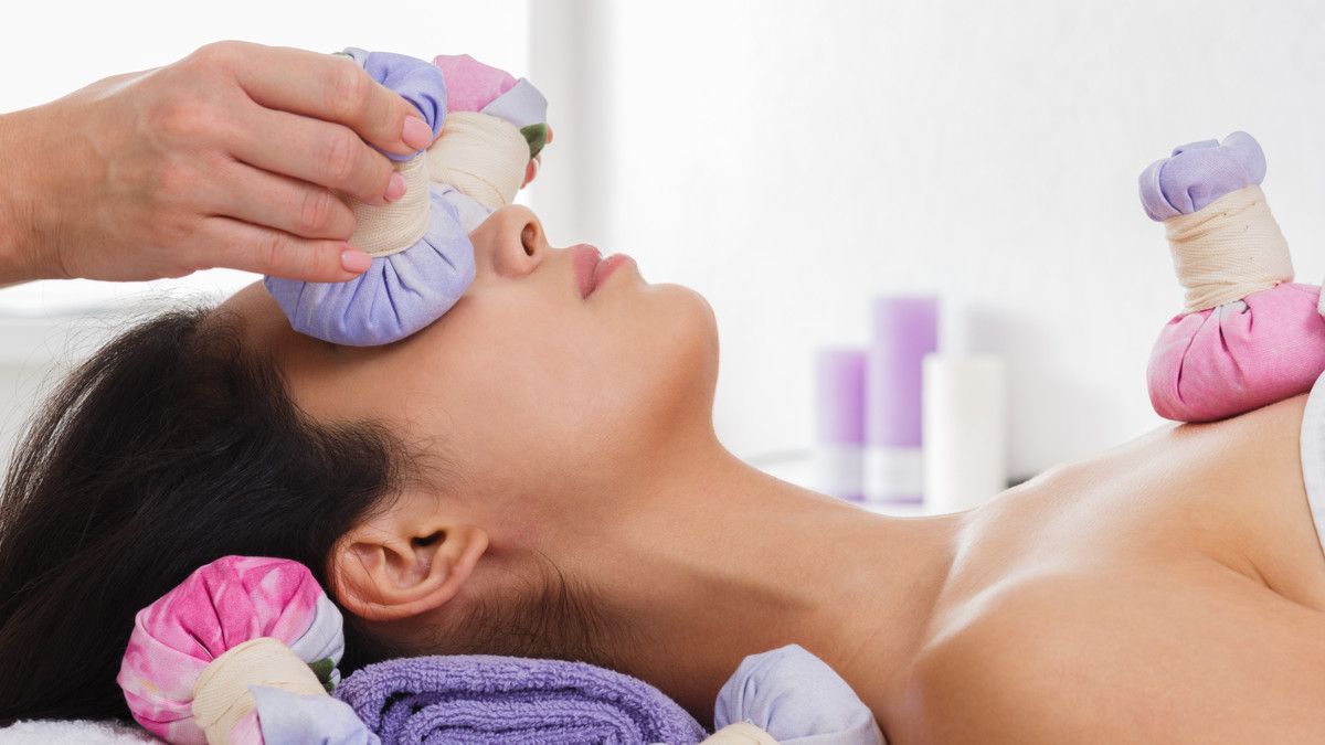 Lebih Sehat Kompres Mata dengan Air Hangat atau Dingin? - KlikDokter