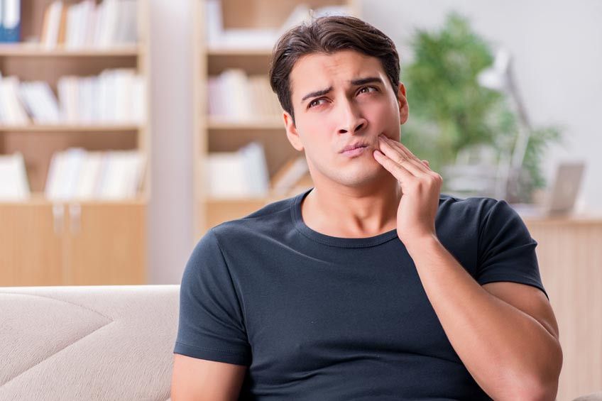 5 Gangguan Gigi dan Mulut Ini Muncul Akibat Stres (Elnur/Shutterstock)