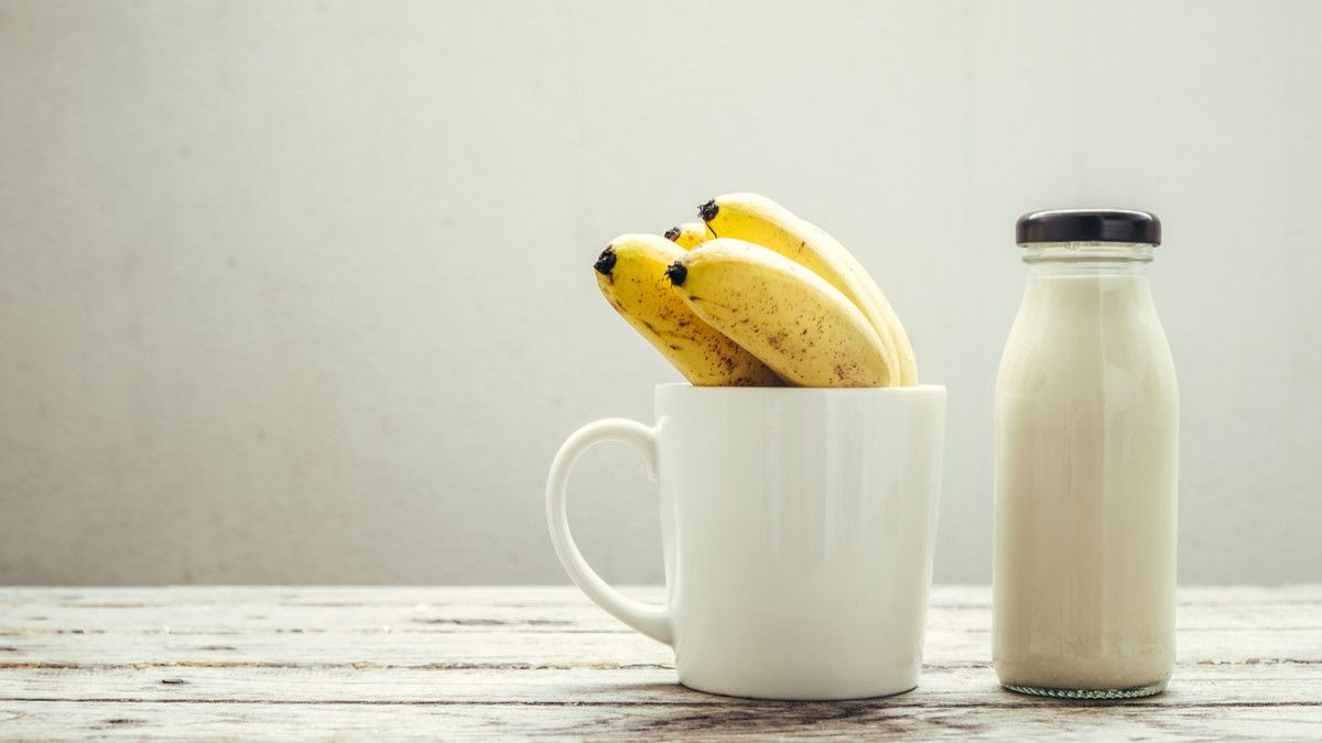 Penasaran, Lebih Sehat Susu Pisang atau Susu Tawar? Ini Faktanya!