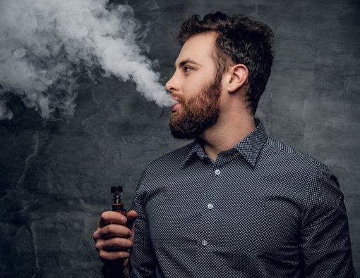 Vape Lebih Aman untuk Kesehatan Mulut daripada Rokok Biasa?