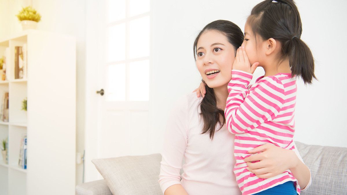 Tahap Perkembangan Bahasa Si Kecil yang Wajib Bunda Tahu