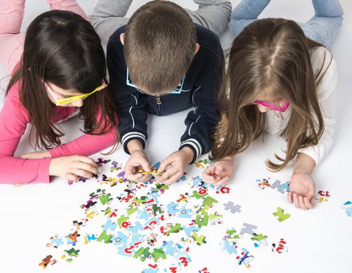 Latih Kecerdasan Otak Anak dengan Permainan Puzzle