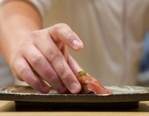 Erina Gudono Nikmati Omakase: Sehatkah Makan Daging Ikan Mentah Setelah Melahirkan?