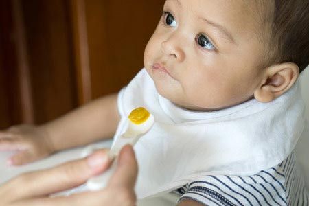 5 Kesalahan Saat Memberi Makan Bayi