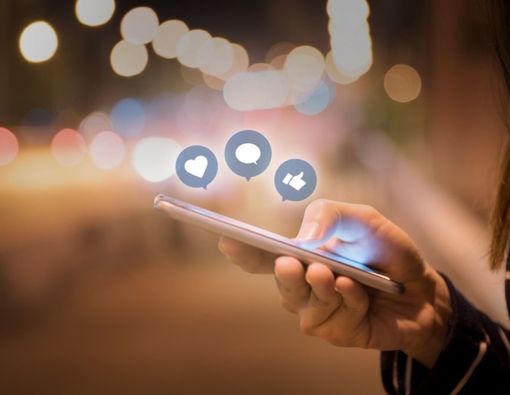 Menilik Aturan Bermesraan di Media Sosial Menurut Psikolog